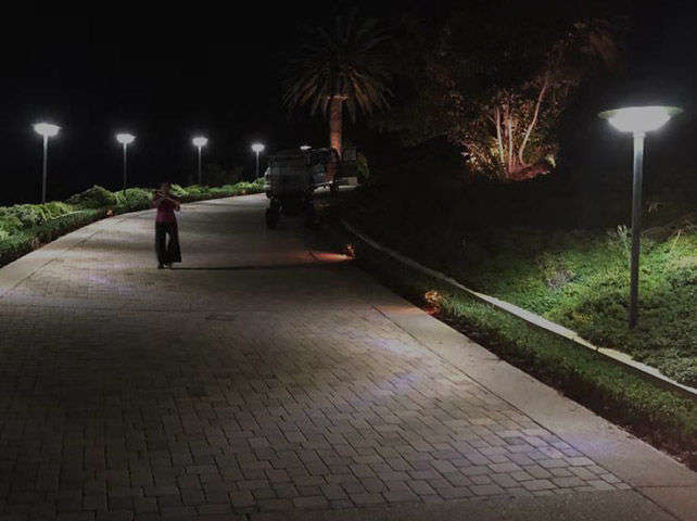 Semua Dalam Satu Lampu Taman Surya images